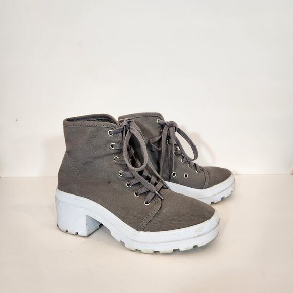 FOREVER 21 Grey White Canvas Platform Combat Lug Sole Sneaker Boot Womens 8 - Picture 1 of 10